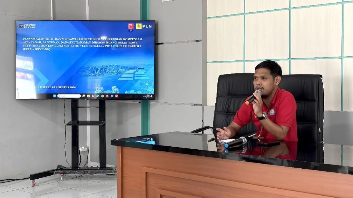 Perwakilan PLN UPP KLT 3 menyampaikan informasi terkait tahapan pemberian kompensasi kepada masyarakat.