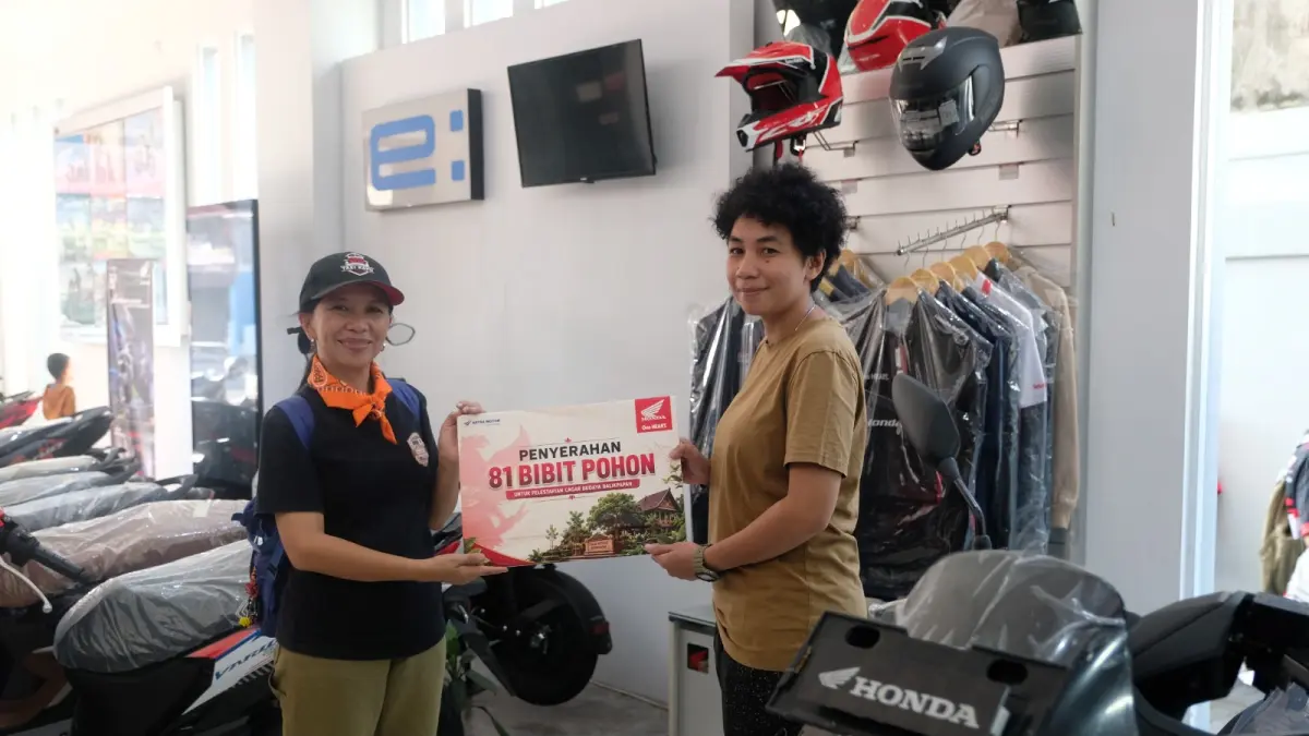 Paguyuban Honda Balikpapan menunjukkan kepedulian terhadap lingkungan dan kelestarian sejarah melalui aksi penyerahan 81 bibit pohon untuk mendukung pelestarian kawasan cagar budaya di Kota Balikpapan.