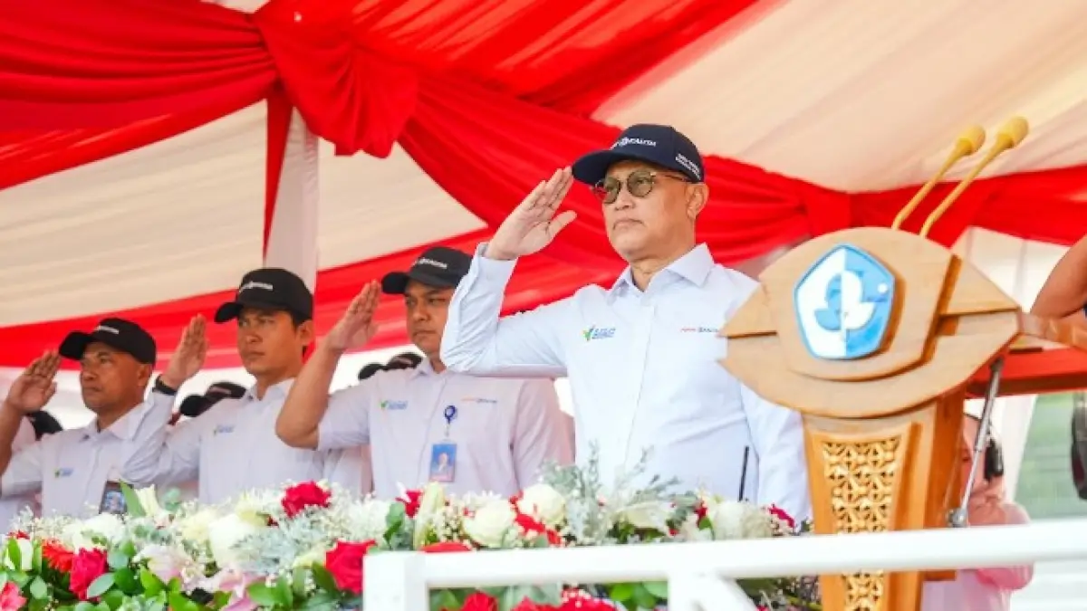 Direktur Utama Pupuk Kaltim, Rafli Yandra menjadi inspektur upacara.
