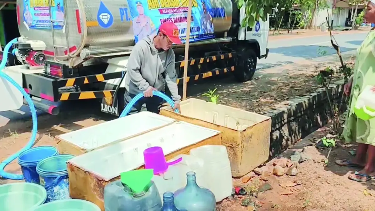 Penyaluran air bersih.