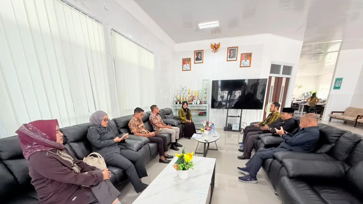 Wakil Ketua I DPRD Paser Zulkifli Kaharuddin bersama Wakil Ketua Komisi II DPRD Paser Basri M serta anggota Komisi II Acong Aspiyek, Regina Febiola, Agus Santosa dan Nurhayati melakukan inspeksi mendadak (sidak) ke Puskesmas Tanah Grogot, Kabupaten Paser, Kamis (20/8/2026).