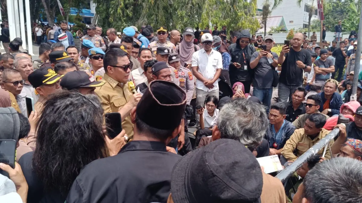 Andi Harun temui pendemo.