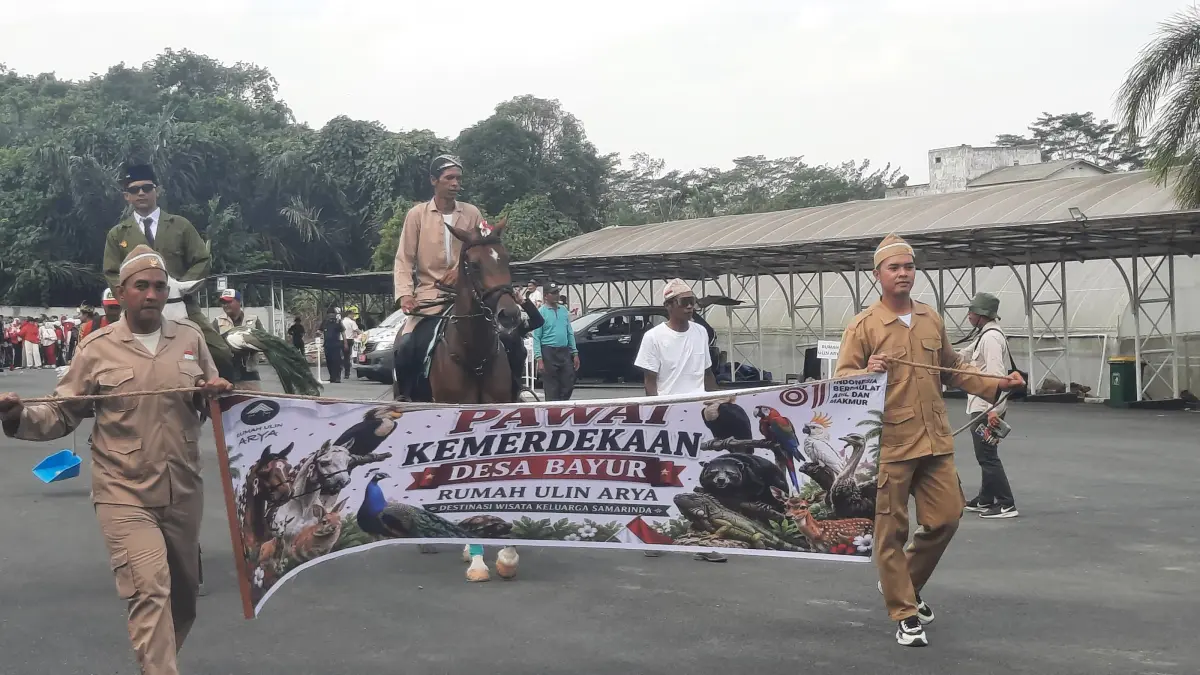 Karnaval warga Bayur.