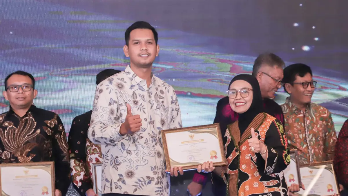  PT PLN (Persero) Unit Induk Distribusi Kalimantan Timur dan Kalimantan Utara (UID Kaltimra) melalui Unit Pelaksana Pelayanan Pelanggan (UP3) Bontang menerima tiga penghargaan dari Pemerintah Kota Bontang.