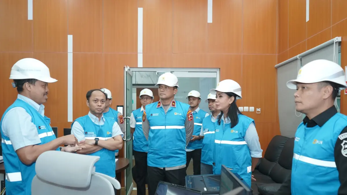 PT PLN (Persero) Unit Induk Distribusi Kalimantan Timur dan Kalimantan Utara (UID Kaltimra) bersama Kepolisian Negara Republik Indonesia memperkuat sinergi dalam menjaga keamanan infrastruktur ketenagalistrikan yang ditetapkan sebagai Objek Vital Nasional.