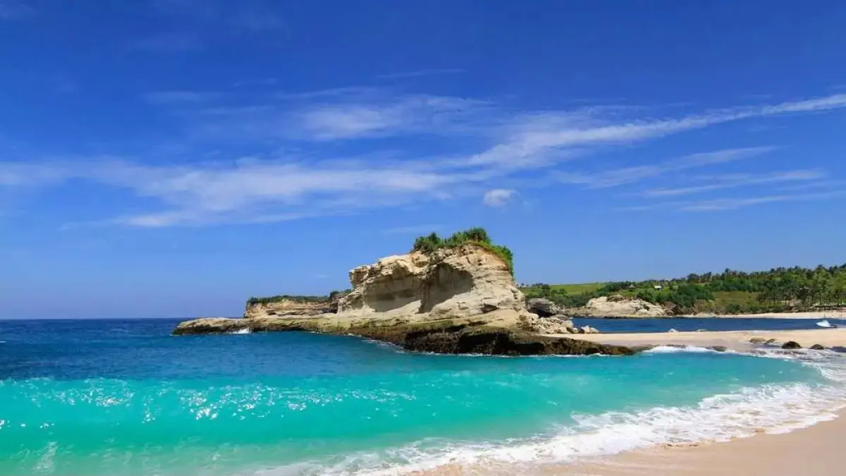 Salah satu pantai di Pulau Biak.