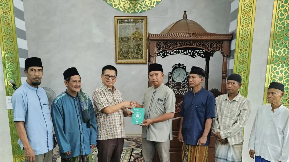 

SEBAR: Penyerahan sedekah Al-Qur