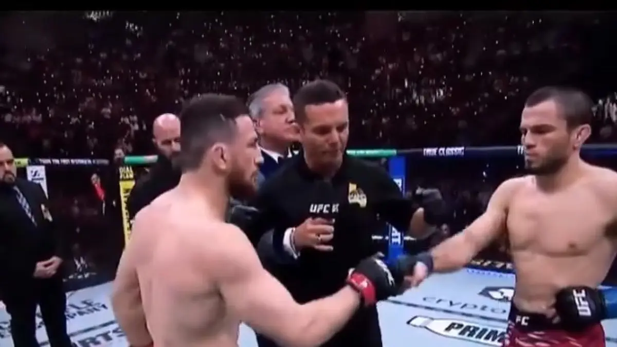 Umar dan Merab saat berhadapan.