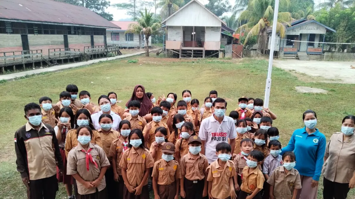 PENGARUHI KESEHATAN: Aktivitas belajar murid di salah satu SD di Kabupaten Mahakam Ulu, Sabtu, 29 Agustus 2026. Pada tanggal yang sama dimulainya kebijakan belajar dari rumah. ISTIMEWA
