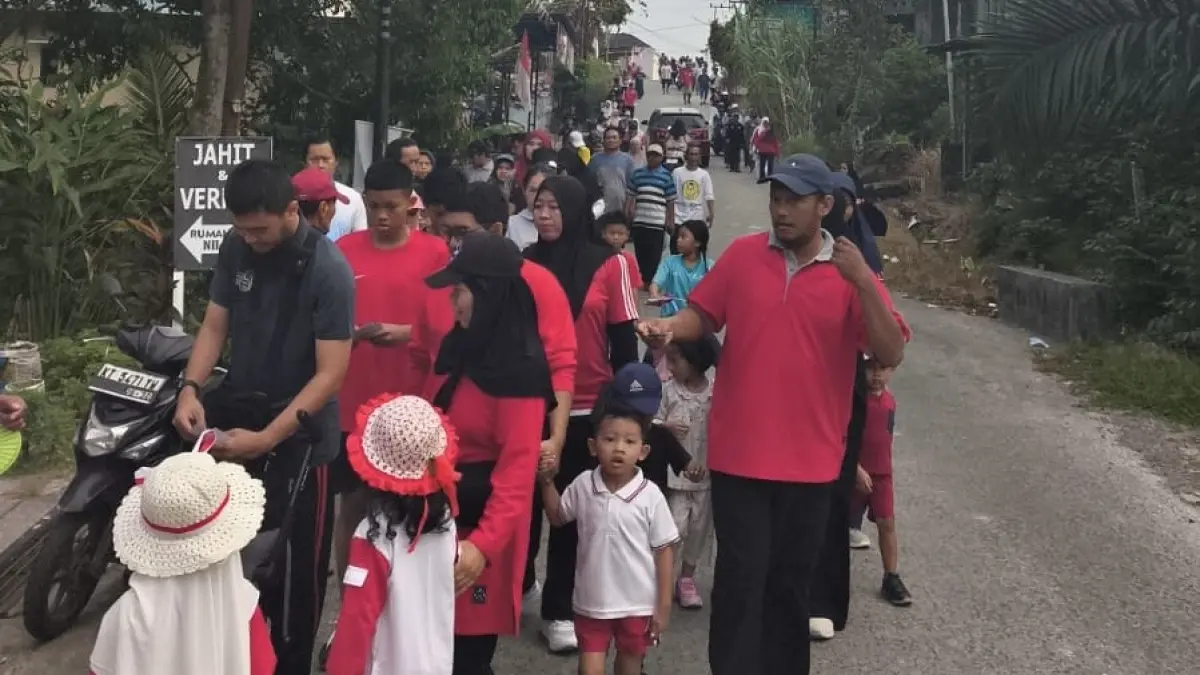 KEKELUARGAAN: Warga RT 58, Perumahan Puncak Permai, Kelurahan Graha Indah, Kecamatan Balikpapan Utara, Kota Balikpapan, mengikuti jalan santai, Minggu, 30 Agustus 2026. ISTIMEWA