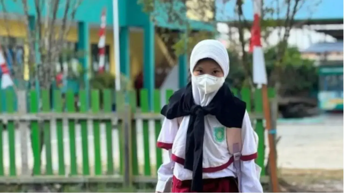 Pembelajaran di Pontianak dilaksanakan secara daring akibat kabut asap. Warga diimbau mengenakan masker saat keluar rumah karena kualitas udara masuk kategori berbahaya, (ANTARA/Agus Salam)