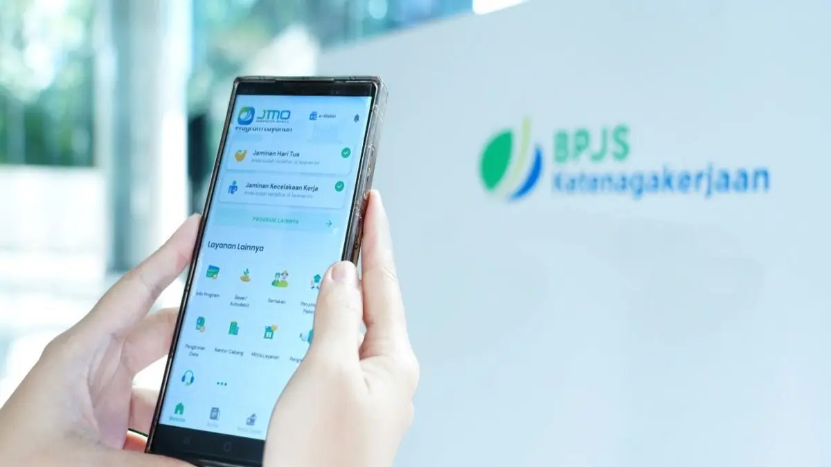 Melalui layanan Lapak Asik (Layanan Tanpa Kontak Fisik) dan aplikasi Jamsostek Mobile, peserta BPJS Ketenagakerjaan kini memiliki alternatif untuk mengurus berbagai layanan, khususnya pengajuan klaim JHT. 