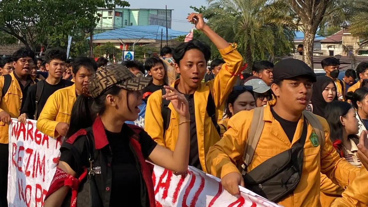 Massa aksi di depan Kantor Gubernur Kaltim.
