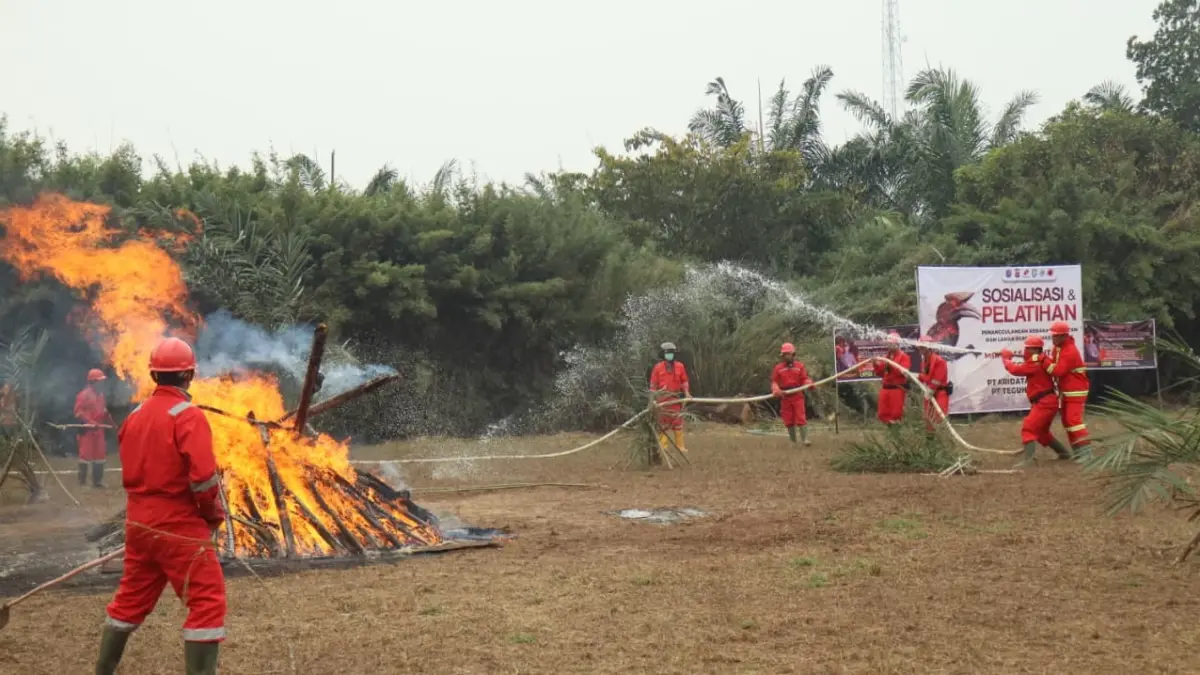 PT Kridatama Lancar (KLR) dan PT Teguh Sempurna (TSA), memperkuat komitmen pencegahan dan kesiapsiagaan Karhutla melalui kegiatan Sosialisasi dan Apel Siaga Karhutla bersama Stakeholders, Kamis (3/9/2026).