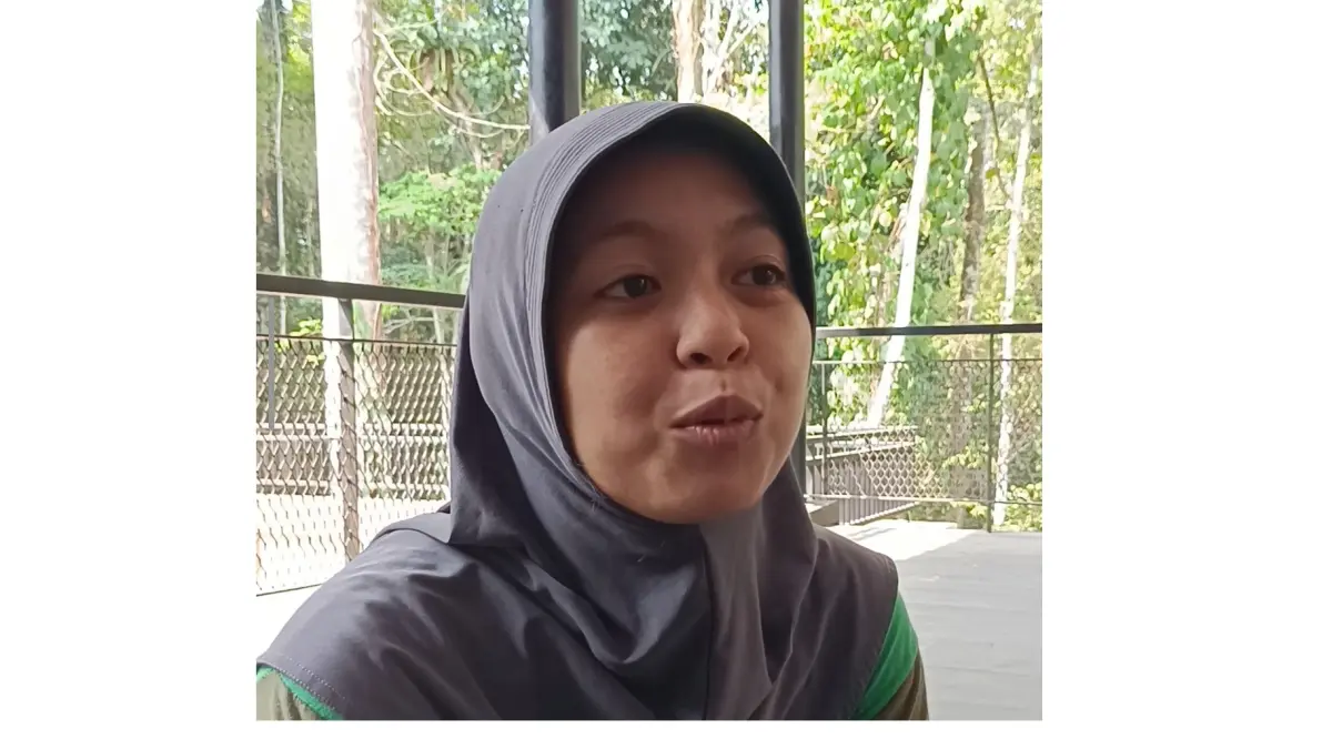 Dokter hewan Yayasan Jejak Pulang, drh Tetri Regilya