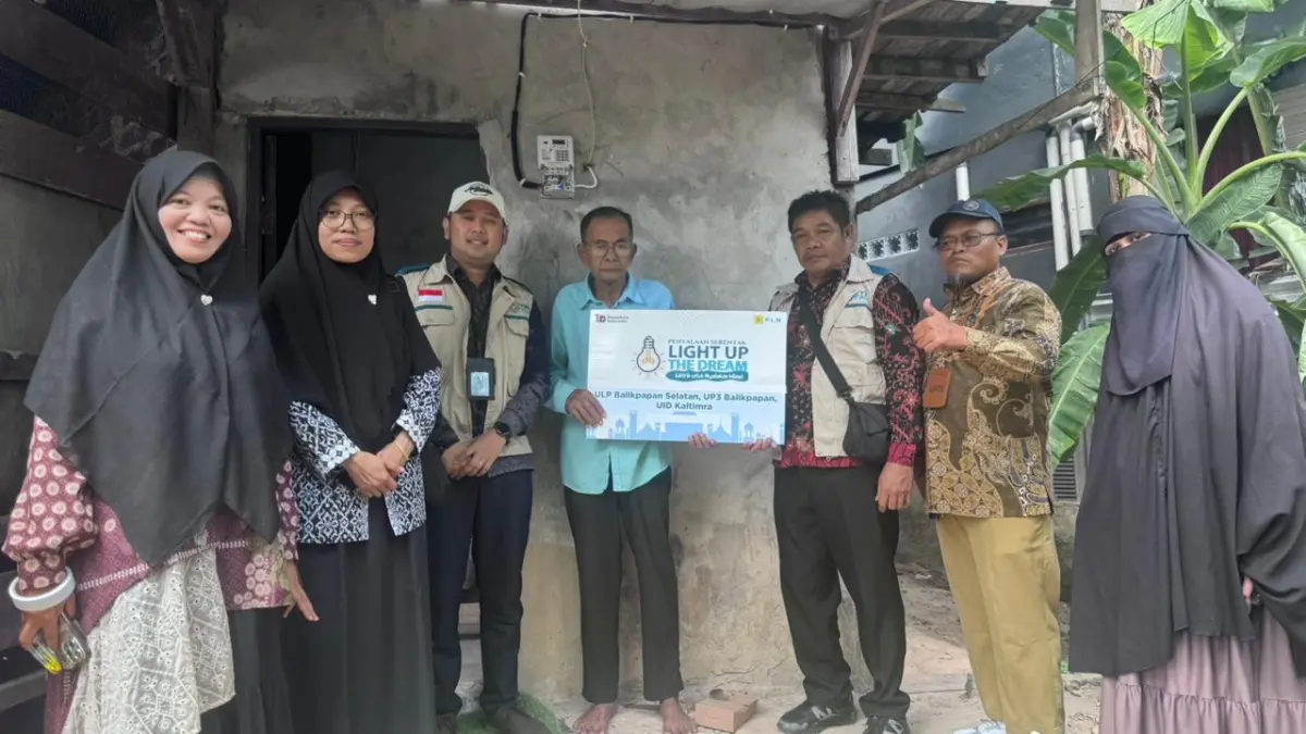  Sebanyak 32 keluarga prasejahtera di Kalimantan Timur dan Kalimantan Utara kini dapat menikmati listrik di rumahnya melalui program Light Up The Dream (LUTD) yang dijalankan PT PLN (Persero) Unit Induk Distribusi Kalimantan Timur dan Kalimantan Utara (UID Kaltimra).