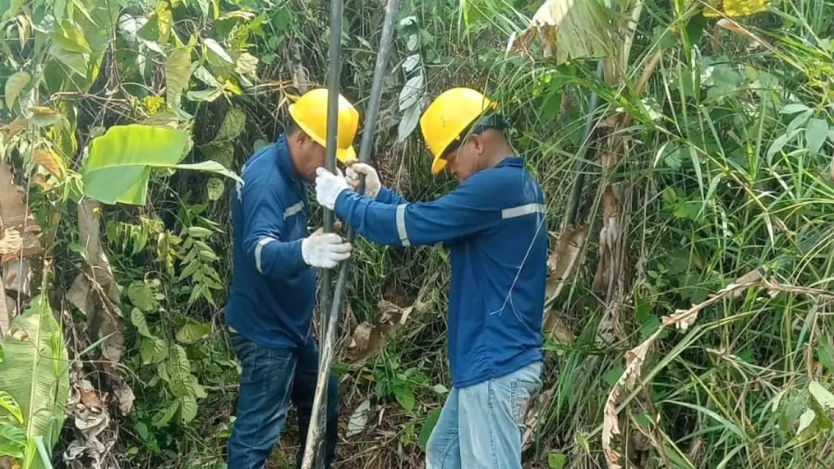  PT PLN (Persero) Unit Induk Distribusi Kalimantan Timur dan Kalimantan Utara (UID Kaltimra) terus melanjutkan perjuangan menghadirkan akses listrik hingga ke pelosok negeri.