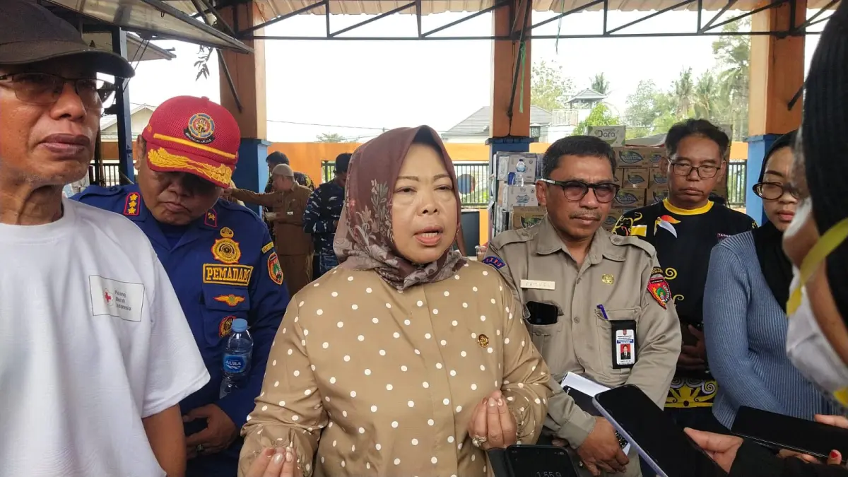 Bupati Kobar Hj. Nurhidayah 