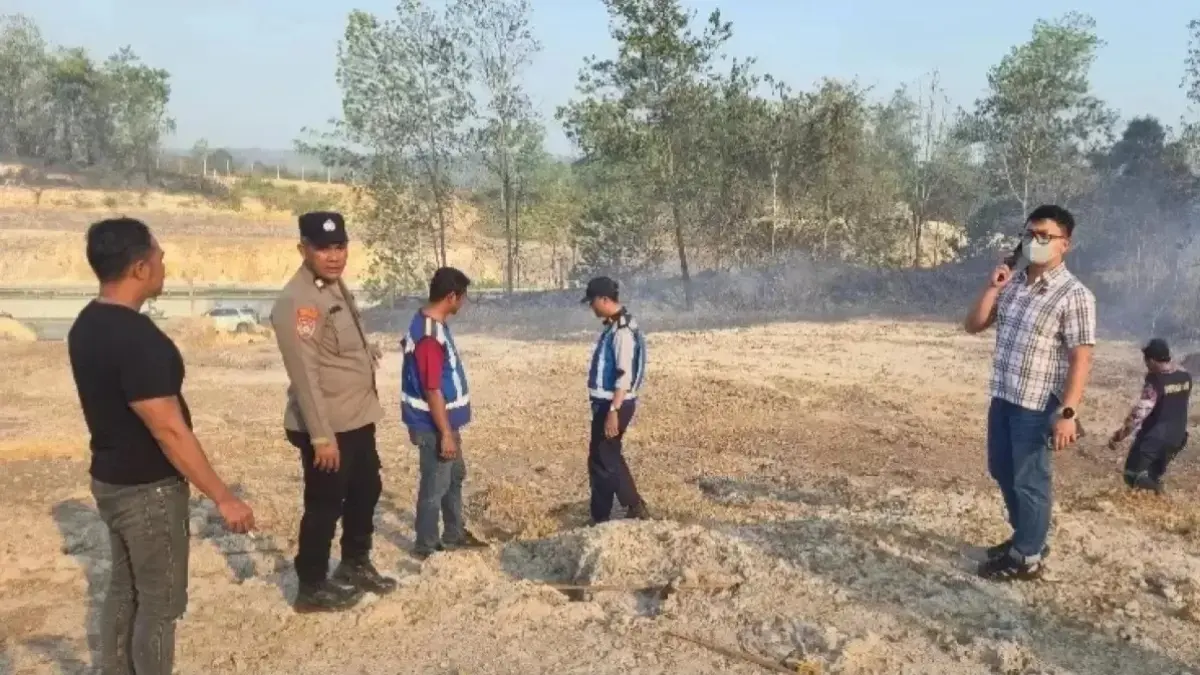 Kebakaran hutan dan lahan melanda kawasan Bukit Soeharto di sekitar IKN. Luas area terdampak mencapai 458 hektare. (KALTIM POST.)