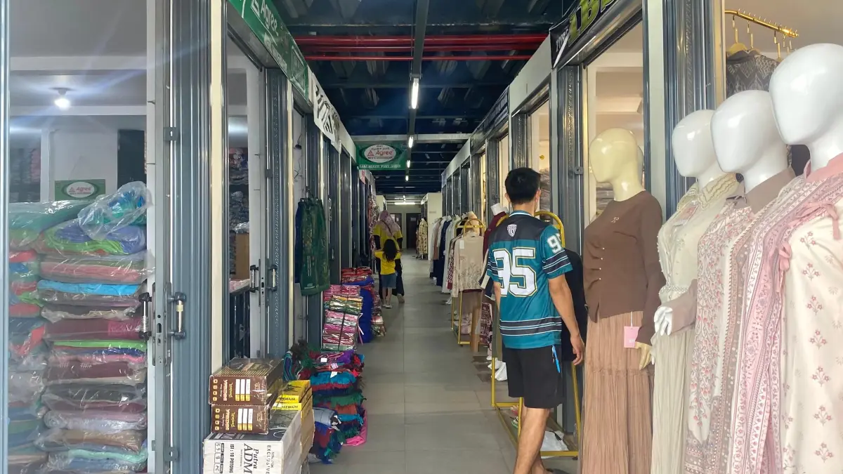 Potret kios grosir konveksi di Lantai 7 Pasar Pagi Samarinda.