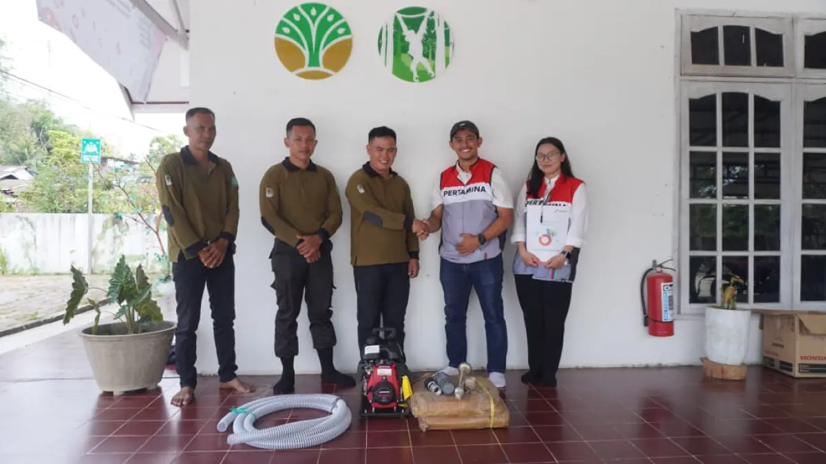 PT Pertamina Patra Niaga (PPN) Regional Kalimantan melalui Aviation Fuel Terminal (AFT) Sepinggan menyalurkan bantuan satu unit pompa pemadam kebakaran portabel bertekanan tinggi kepada Yayasan Jejak Pulang.