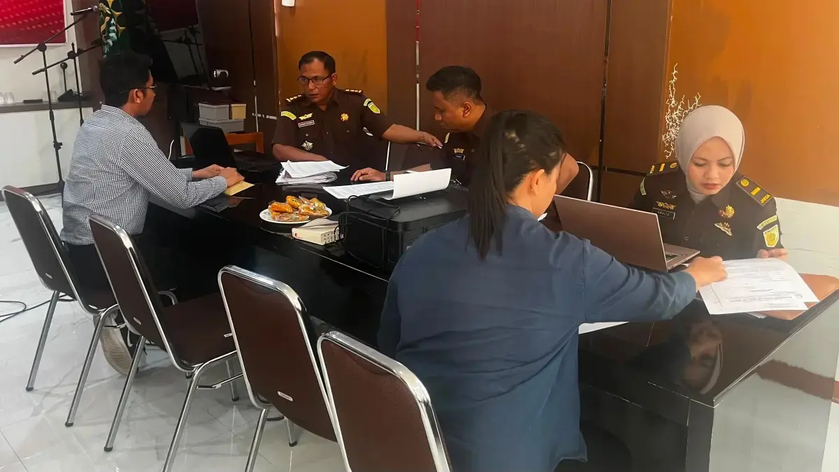 Penyidik Kejati Kalteng memeriksa saksi dugaan korupsi KPU Kotim.(Penkum)