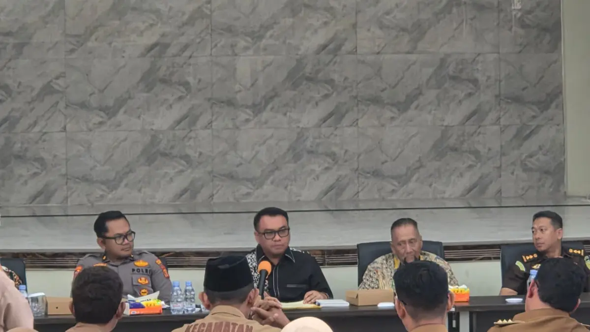 Rapat persiapan finalisasi Erau 2026 yang dilaksanakan Pemkab bersama Kesultanan Kutai Kartanegara Ing Martadipura (Elmo/Prokal.co)