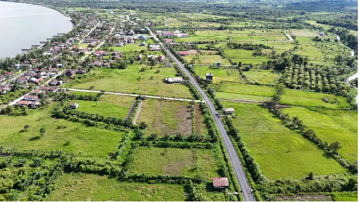 Ruas jalan Tanjung Palas-Salimbatu yang telah ditangani Pemda Bulungan.