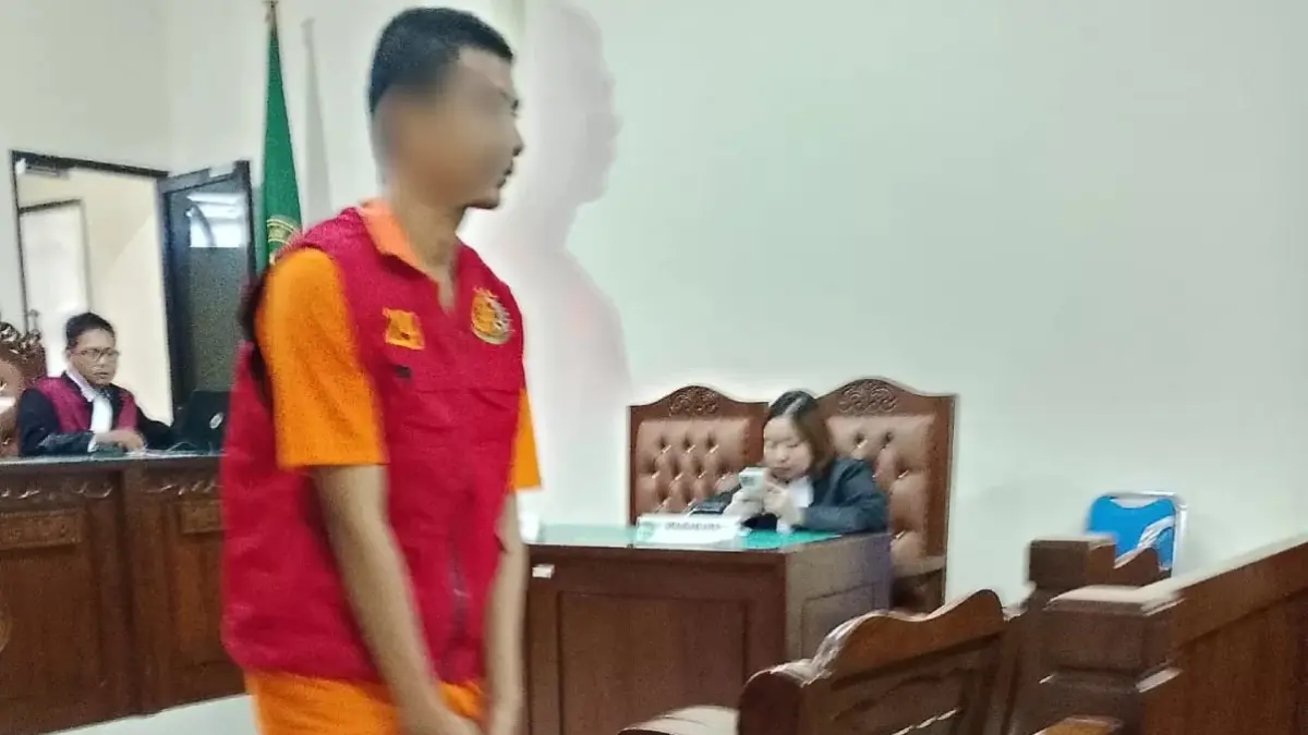 Terdakwa usai menjalani sidang di PN Balikpapan (foto:Moeso)