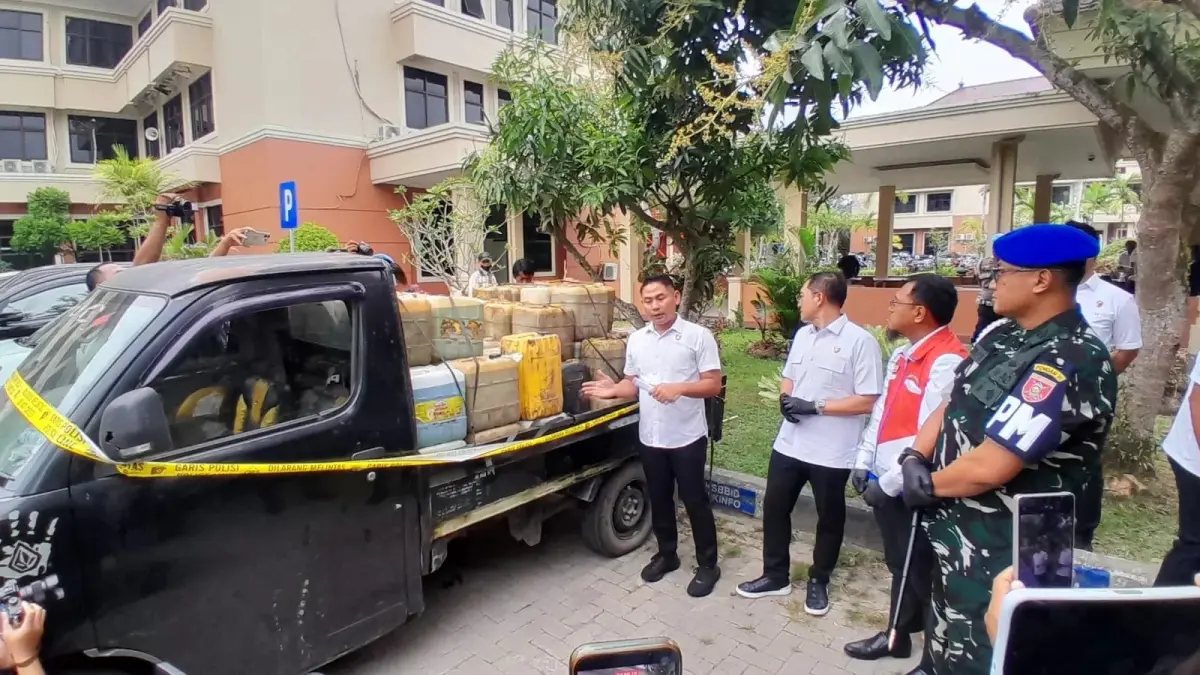 Jajaran Ditreskrimsus Polda Kaltim memperlihatkan barang bukti pikap, Rabu (16/9/2026). (ARIF FADILLAH)