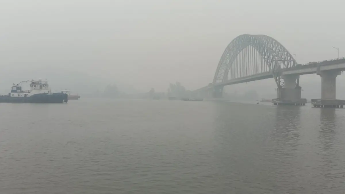 Kabut asap melanda Samarinda.