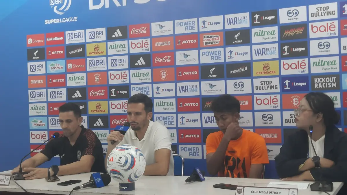 Pelatih Borneo FC Samarinda, Mauro Jeronimo dan Dika Adi.