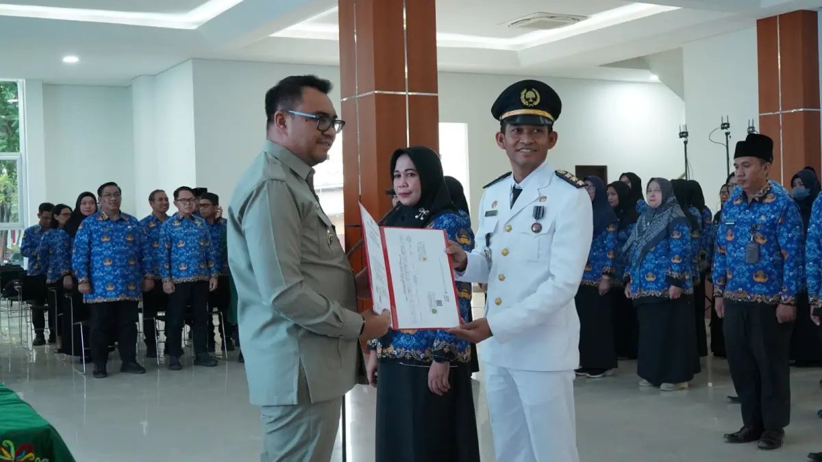 Bupati Kukar Aulia Rahman Basri seusai melantik Camat Anggana Rokip dan pejabat administrator lainnya (Istimewa)
