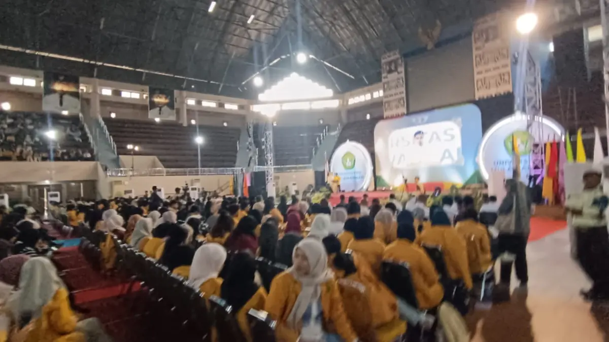1.000 mahasiswa Unmul yang memenuhi GOR 27 September Unmul, Samarinda.