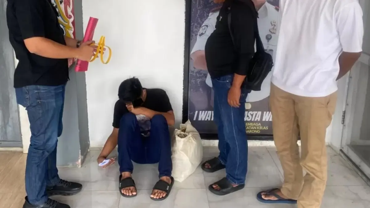 Akibat diduga cabul terhadap adik iparnya, AR adijemput petugas Polsek Loa Kulu pada Minggu (20/9) pagi. Padahal baru keluar dari Lapas Mako Polsek Loa Kulu.
