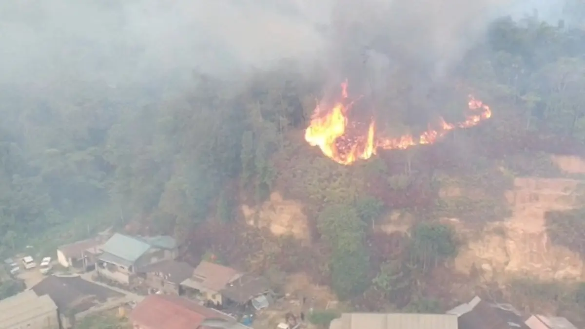 Kebakaran lahan di Samarinda.