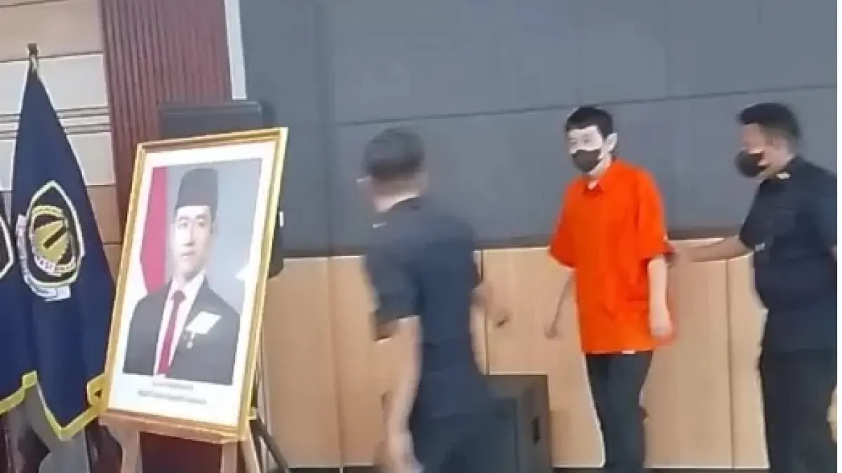 Tersangka saat diperlihatkan kepada wartawan (foto: Moeso/Balpos.com)