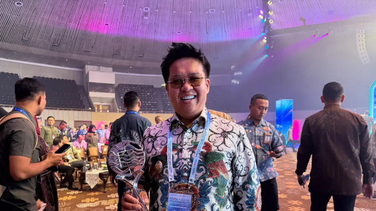 Wakil Bupati Kukar Rendi Solihin menerima TPID Award 2026 (Istimewa)