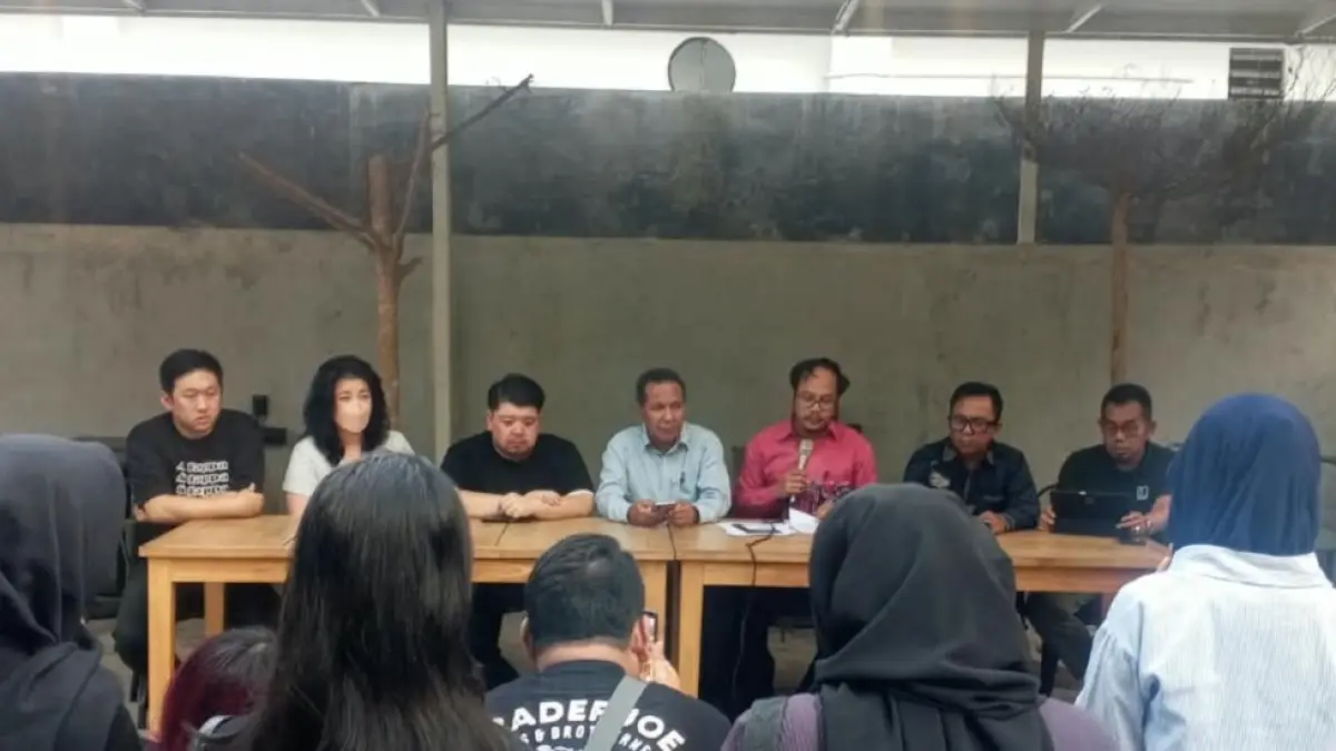 Keluarga Ediyanto Wong bersama kuasa hukumnya Jafri Musa menggelar jumpa pers.