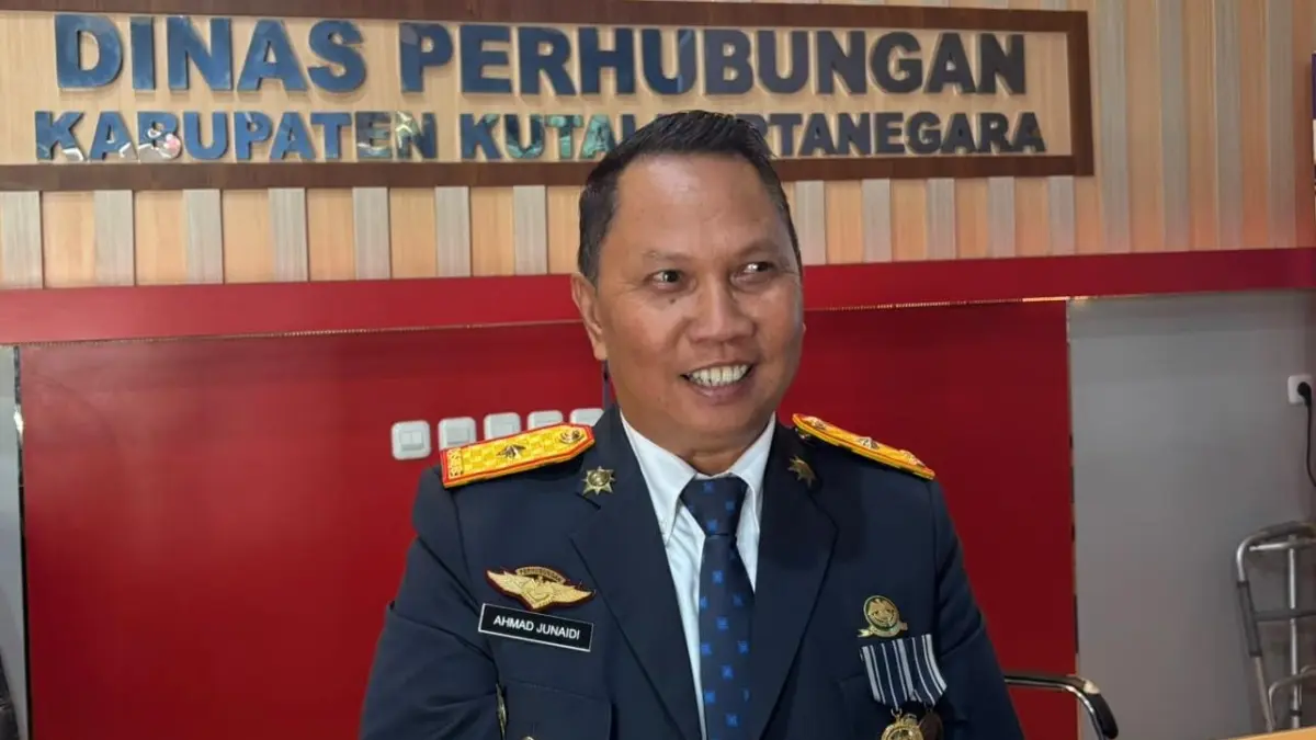 Prosesi Belimbur di Tenggarong sebagai puncak Erau Adat Kutai 2026 (Istimewa)