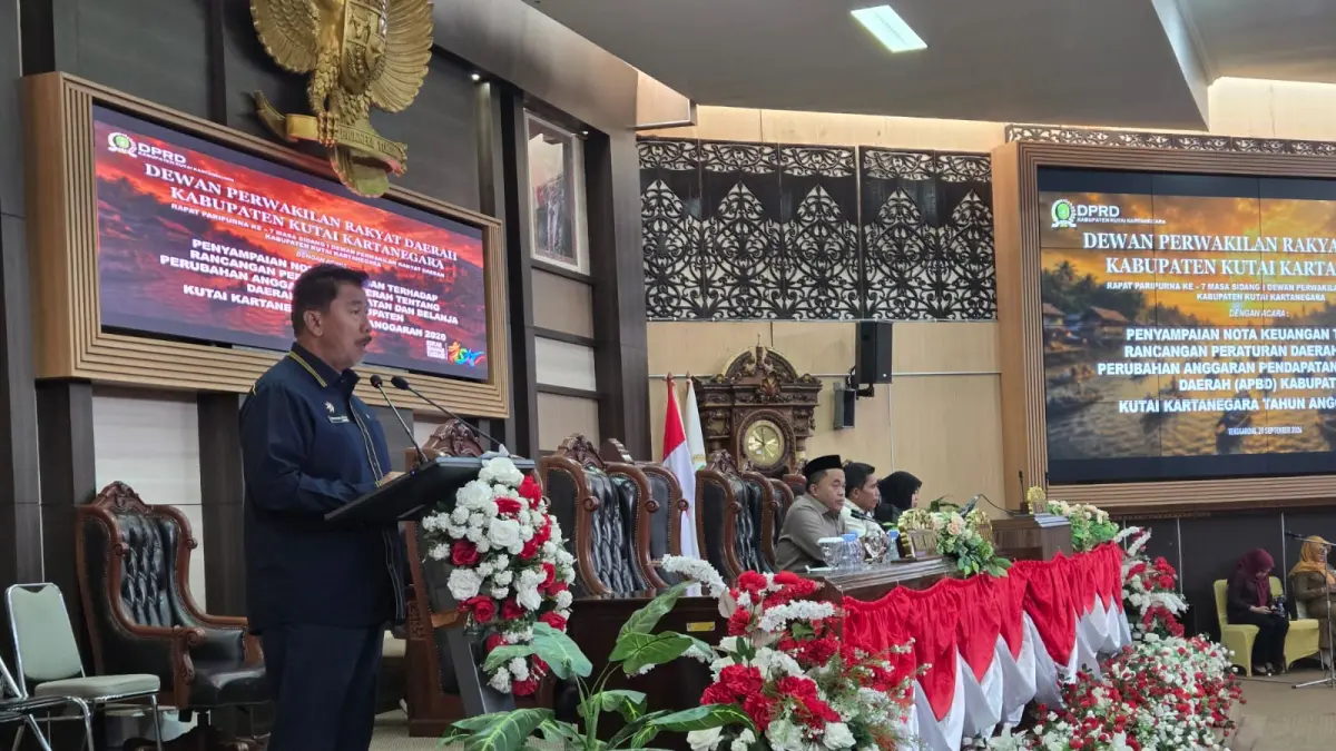 Sekda Kukar Sunggono sampaikan nota keuangan perubahan pada rapat paripurna DPRD (Elmo/Prokal.co)