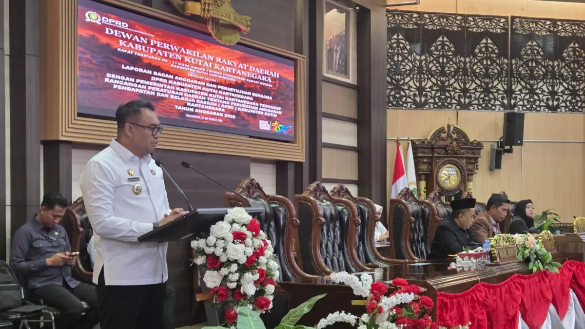 Bupati Kukar Aulia Rahman Basri saat menyampaikan pidato pada Rapat Paripurna pengesahab APBD Perubahan 2026 (Elmo/Prokal.co)