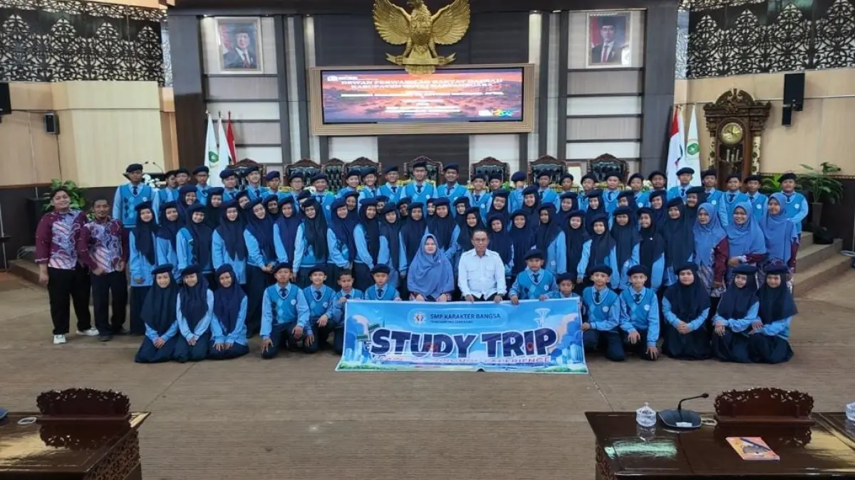 Kunjungan studi tiru SMP Karakter Bangsa Tenggarong Seberang ke DPRD Kukar (Istimewa)