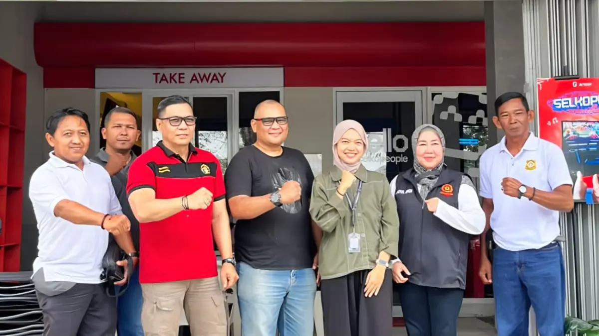 Satpol PP Kukar menyambangi kafe Selkop di Tenggarong untuk memastikan tidak ada pelajar bolos lagi (Elmo/Prokal.co)