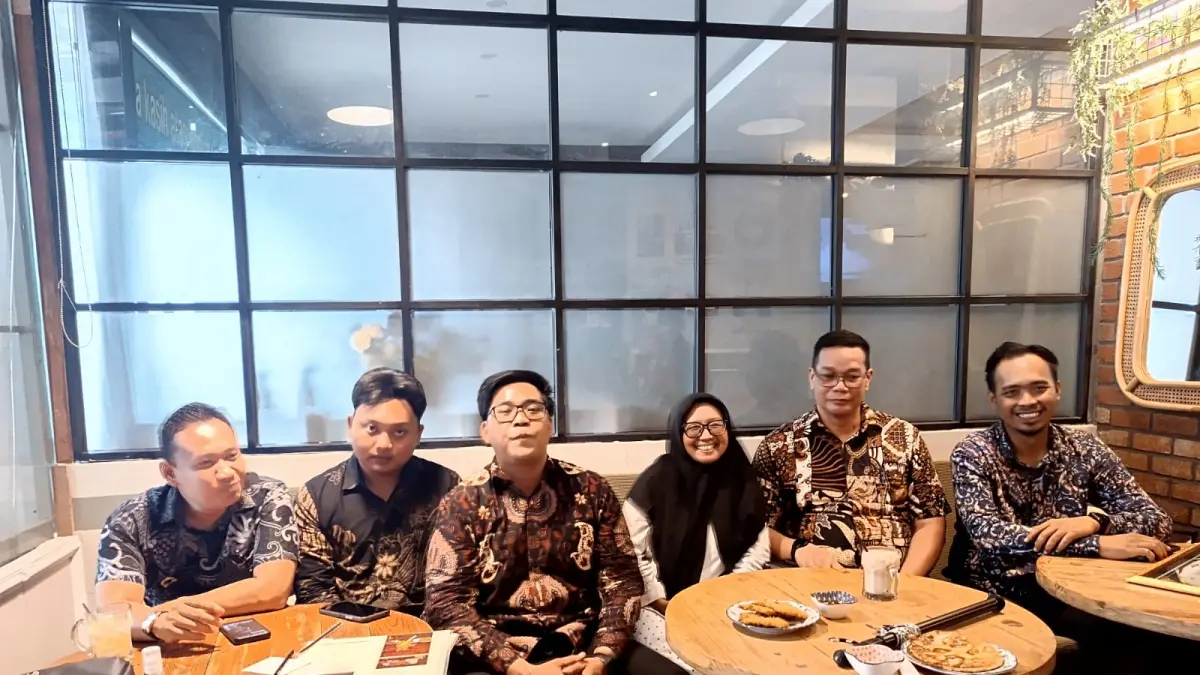Dyah Lestari bersama tim Advokat Publik