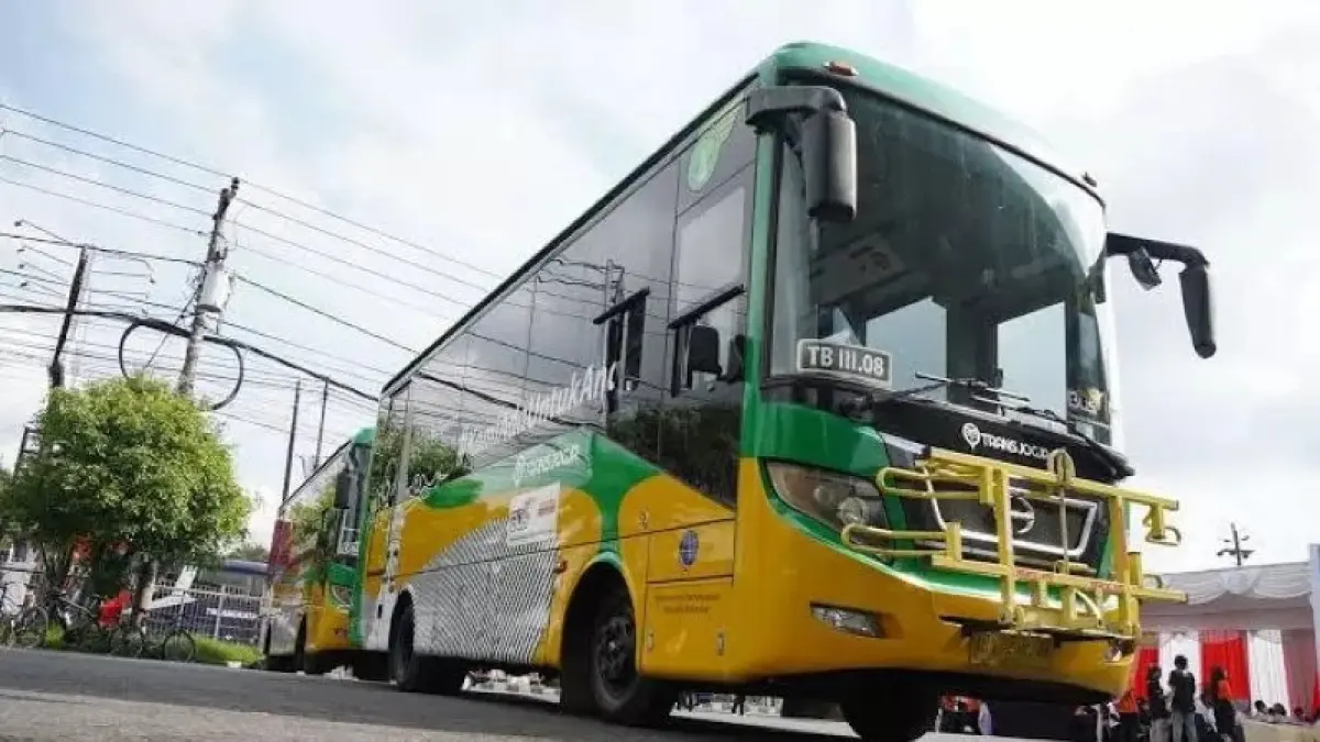 Ilustrasi bus angkutan umum.