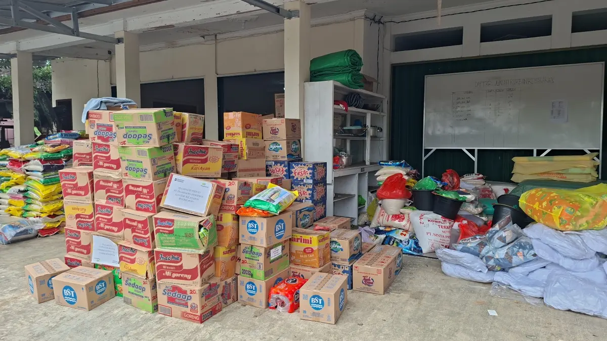 Bantuan untuk korban.