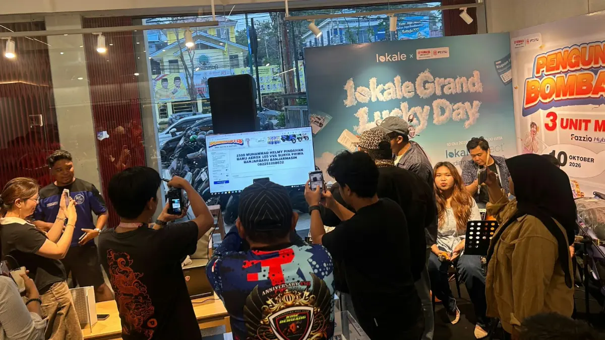 Suasana meriah pengundian empat motor Yamaha Fazzio.