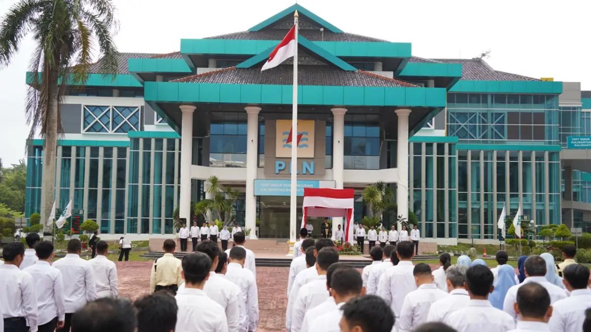 Jajaran manajemen dan pegawai PLN Grup Kalimantan mengikuti Upacara Peringatan Hari Kesaktian Pancasila 2026 di Balikpapan, Kamis (1/10).