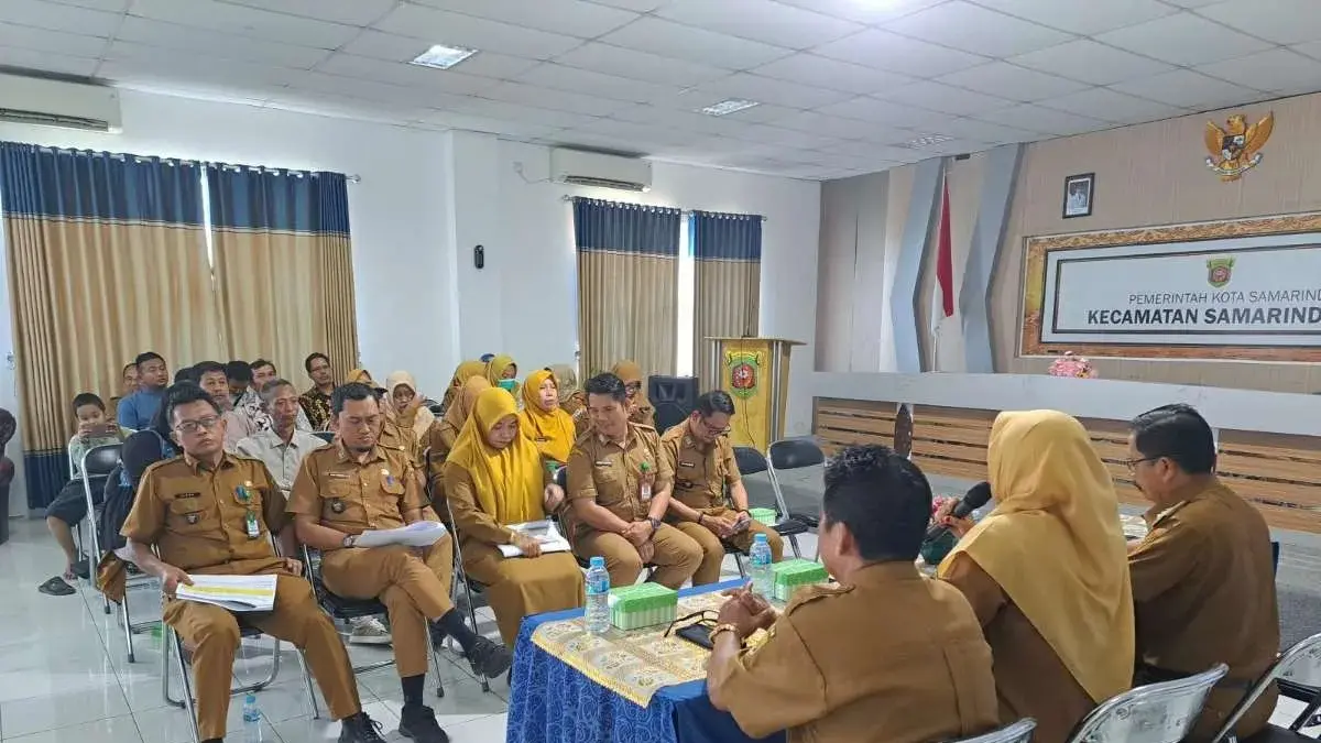 Rapat tim kecamatan Samarinda Ilir terkait penilaian Probebaya Awar 2026.
